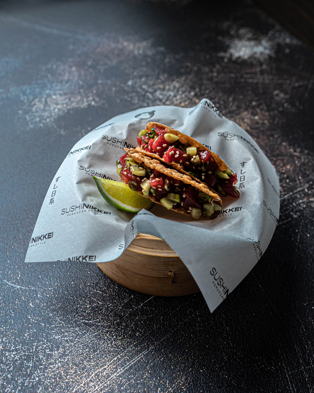 Tuna Tacos with lime wedge